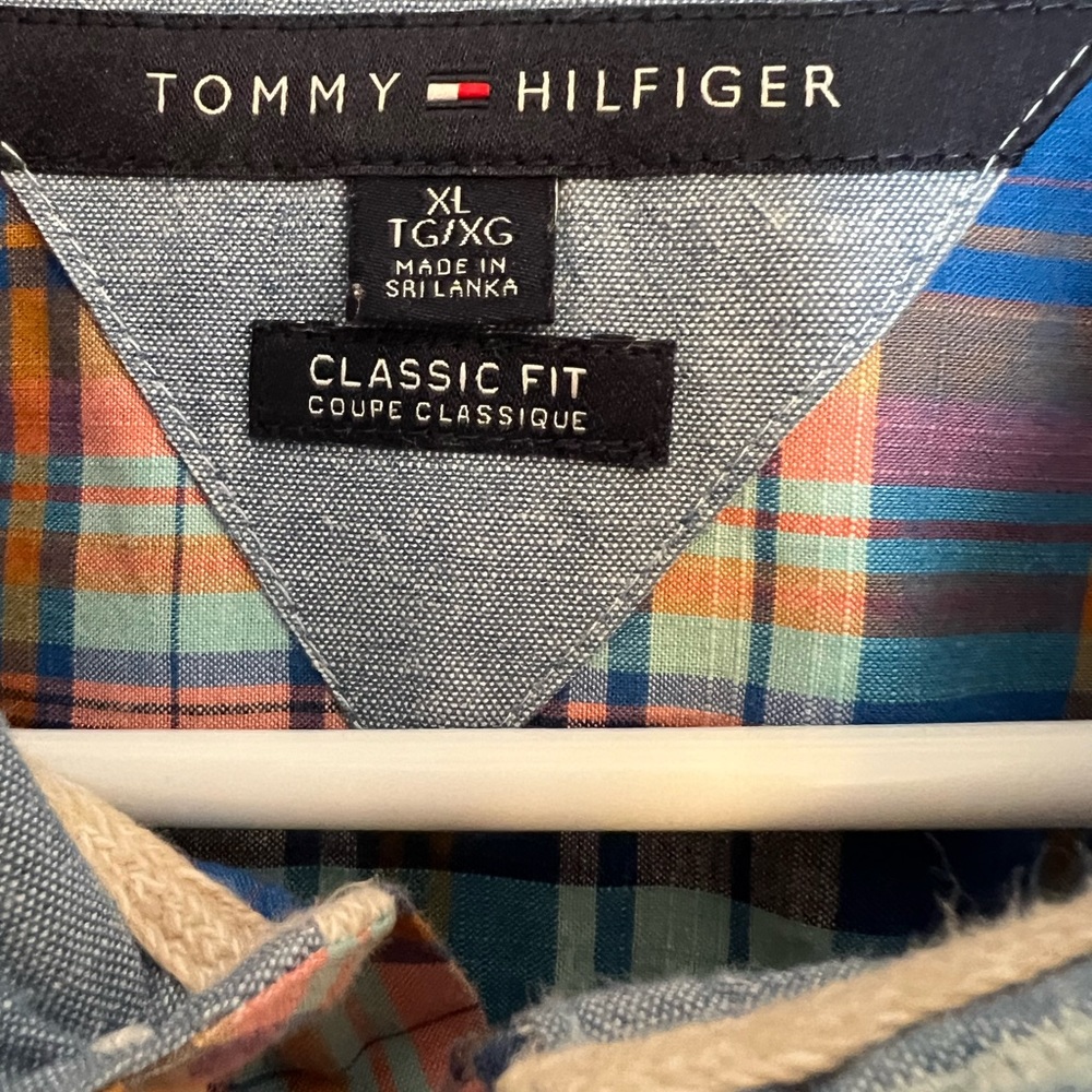 Tommy Hilfiger long sleeve plaid button-down size XL classic fit - Picture 2 of 3